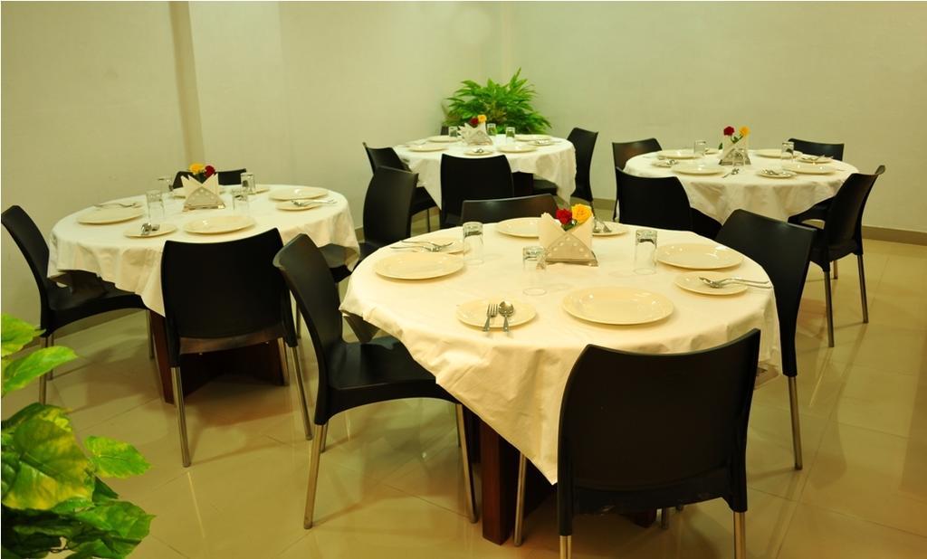 The Palazzo Hotel Haiderabad Buitenkant foto