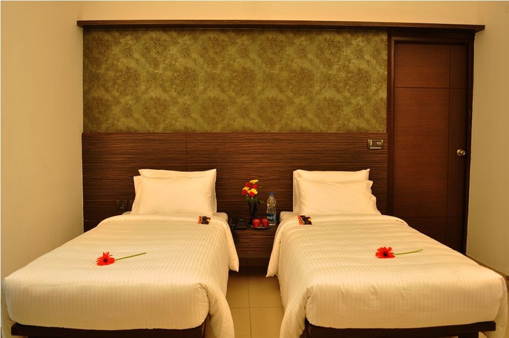The Palazzo Hotel Haiderabad Buitenkant foto