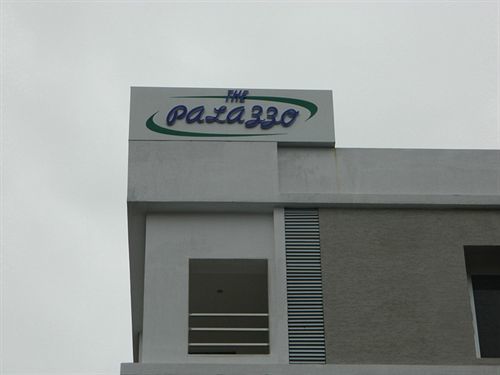 The Palazzo Hotel Haiderabad Buitenkant foto